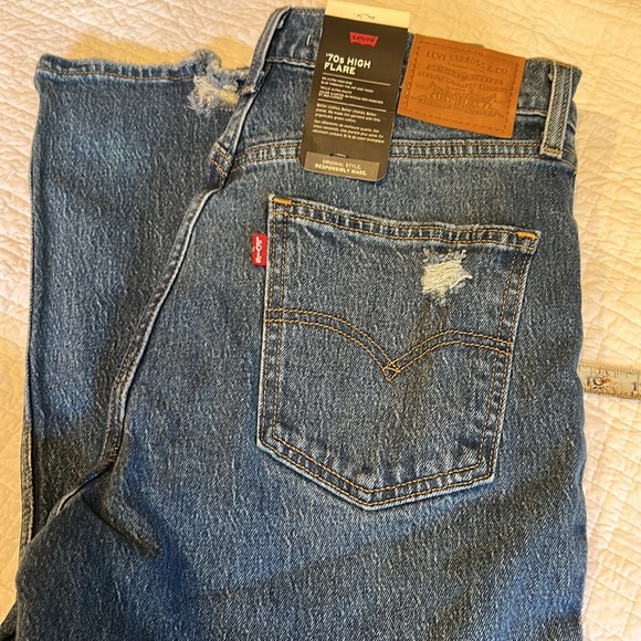 LEVIS PREMIUM 70’s high flare jeans in size 29x32. NWT! Perfect addition to fall - Picture 15 of 15